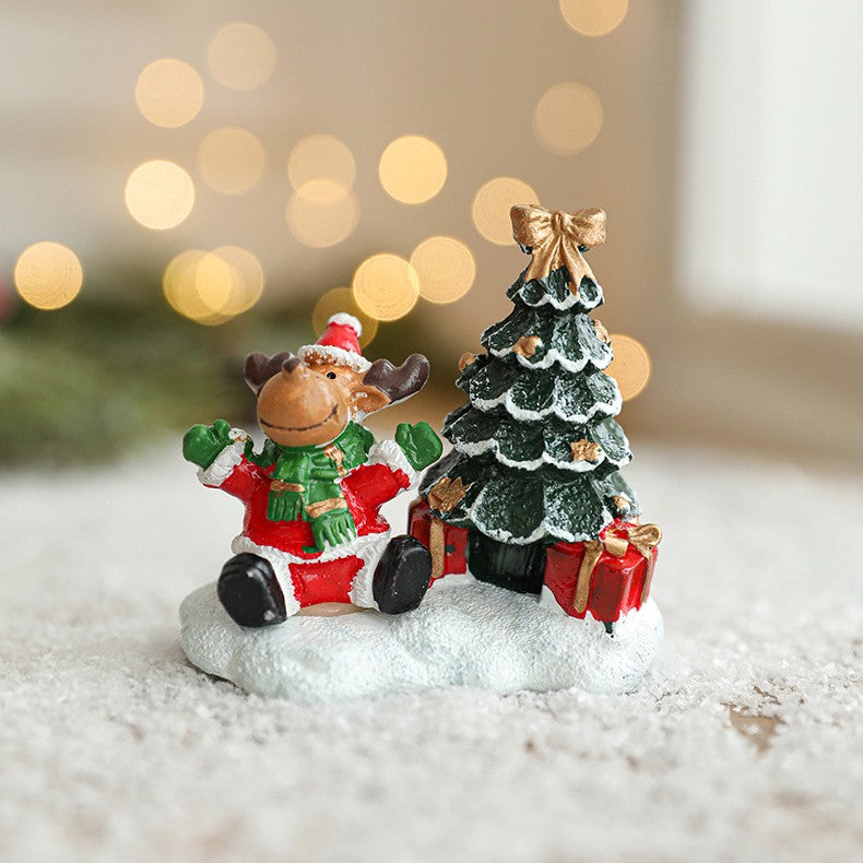 Ornament de Craciun din Rasina, Model Ren cu Brad si Cadouri, Decoratiune Miniatura pentru Birou sau Masa, 6.5 x 6.5 x 4 cm, Rosu si Verde
