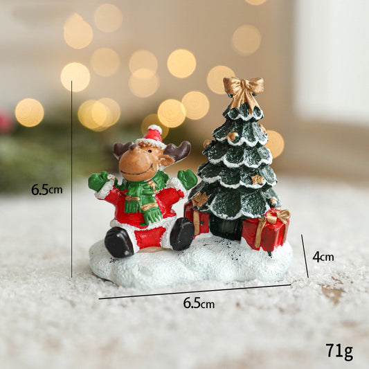 Ornament de Craciun din Rasina, Model Ren cu Brad si Cadouri, Decoratiune Miniatura pentru Birou sau Masa, 6.5 x 6.5 x 4 cm, Rosu si Verde