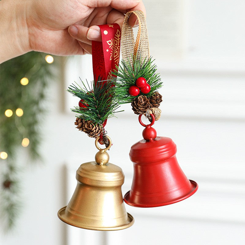 Clopot Decorativ pentru Brad Craciun, Ornament Metalic cu Funda Rosie si Crenguta de Brad, Accesoriu Festiv Suspendabil, Metal, 10 x 8 x 8 cm, Auriu
