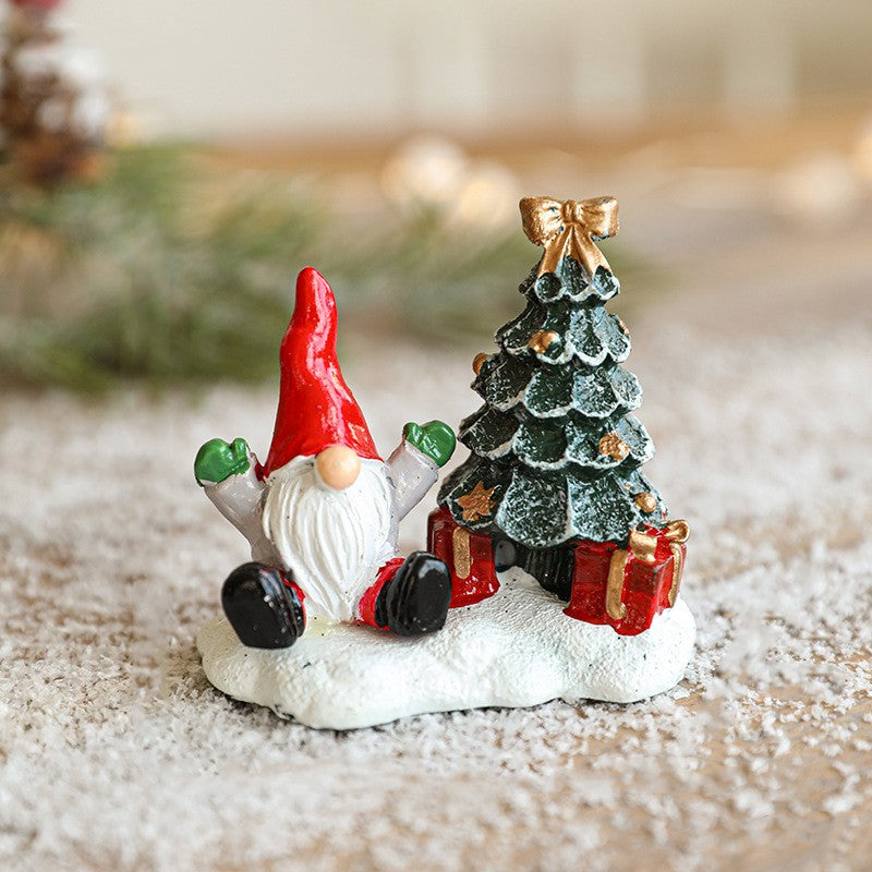 Ornament Craciun Figurina Mos Craciun cu Brad si Cadouri, Decoratiune Masa sau Birou, Rasina, 6.5 x 6.5 x 4 cm, Rosu/Alb/Verde