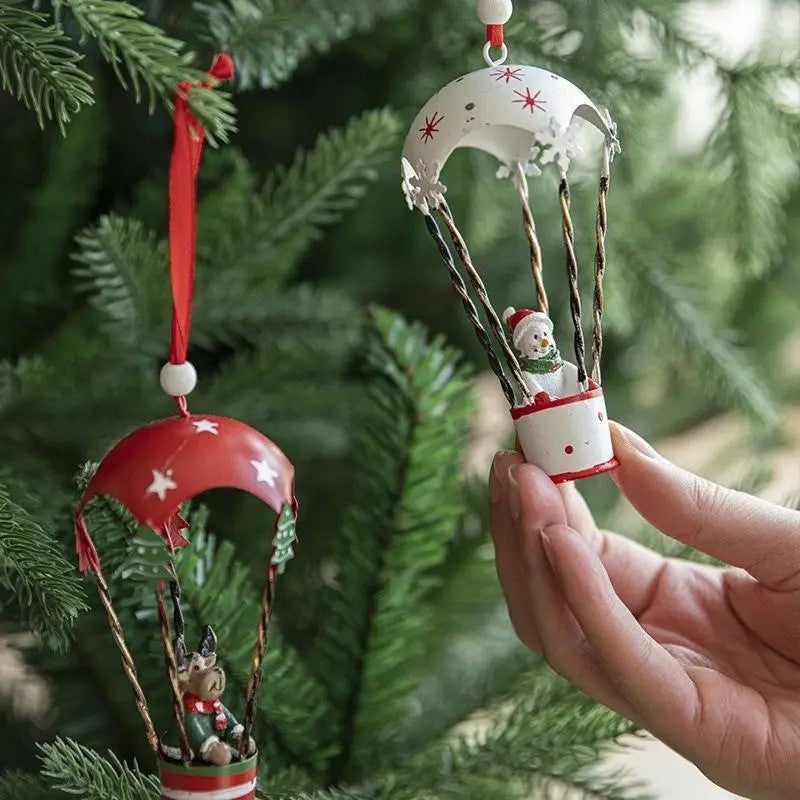Figurina Brad Craciun, Ornament Suspendat Ren in Balon cu Aer Cald, Decoratiune Festiva din Metal, 11 x 5.5 x 5.5 cm, Rosu Inchis