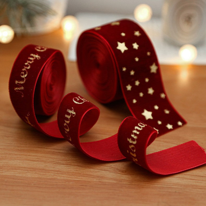 Panglica Decorativa de Craciun, Ornament pentru Brad si Cadouri, Model Merry Christmas si Cerbi Aurii, Panza cu Aspect Catifelat, 200 x 2.5 cm, Rosu