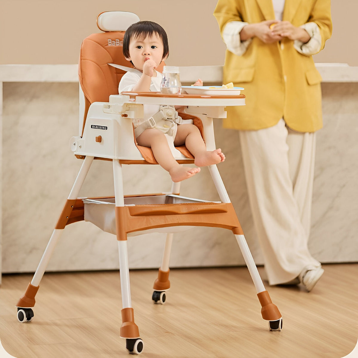 Scaun de Masa pentru Bebelusi si Copii, Telescopic si Pliabil, Roti cu Blocare, Masuta Reglabila, Tetiera, Centura 5 Puncte, Invelis Piele Artificiala, Cos Depozitare, 97 x 73 x 65 cm, Maro