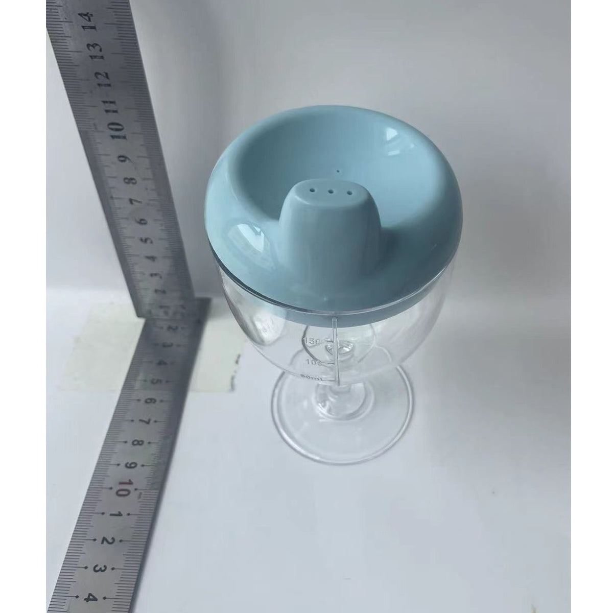 Pahar Educativ pentru Copii cu Cioc Antiscurgere si Gradatie, Plastic Rezistent Fara BPA, Tip Cupa cu Picior, 150 ml, Albastru, +3 Ani