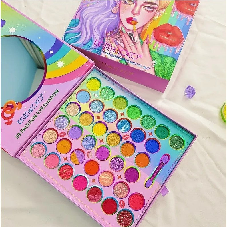 Kevin & Coco Set Machiaj Profesional Complet, Paletă 39 Culori Farduri de Ochi Pigmentate, Include Ruj, Gloss, Tuș și Fard de Obraz, Design Curcubeu, 1 Bucată