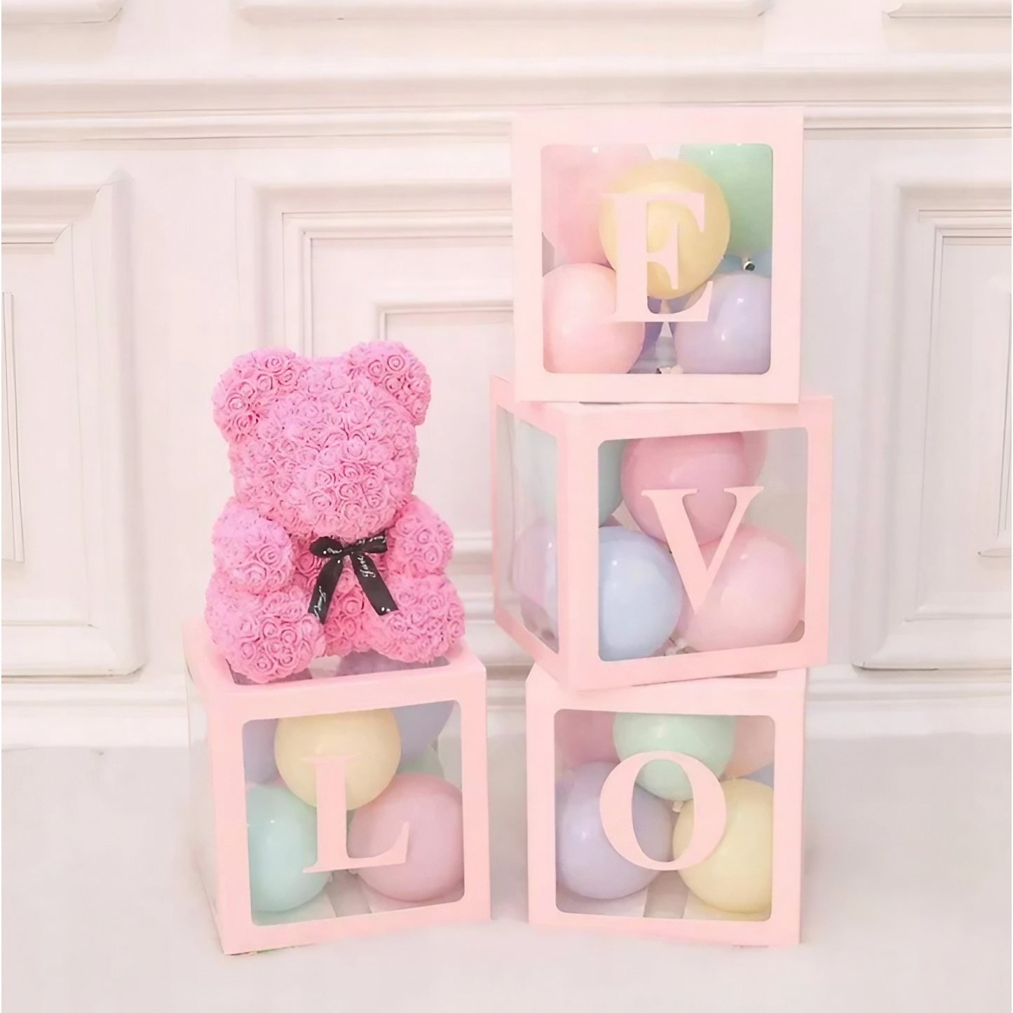 Set 4 Cutii pentru Baloane, Cuburi Decorative Transparente, Model Scris Love, Tematica Iubire, Plastic și Carton, 30 x 30 cm, Contur Roz