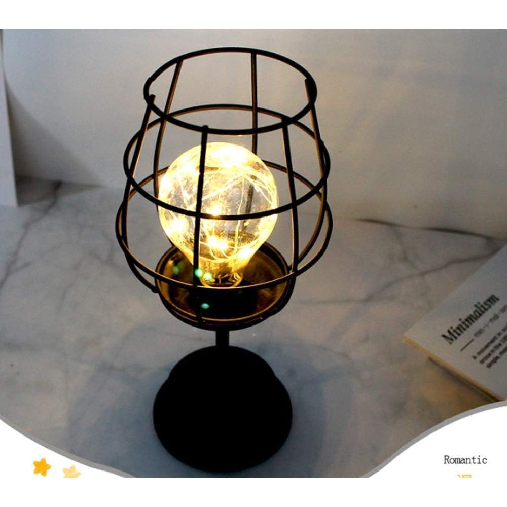 Lampa Decorativa Cu LED In Forma De Pahar De Vin, Stil Retro Din Sarma Metalica Si Fire De Cupru, Alimentare 3 Baterii AA, Lumina Alb Cald, Negru, 13 x 13 x 28 cm