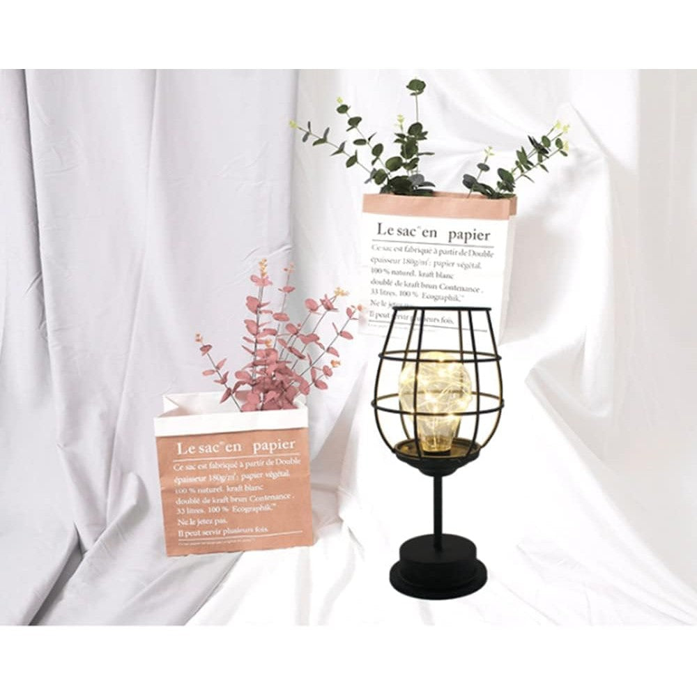 Lampa Decorativa Cu LED In Forma De Pahar De Vin, Stil Retro Din Sarma Metalica Si Fire De Cupru, Alimentare 3 Baterii AA, Lumina Alb Cald, Negru, 13 x 13 x 28 cm