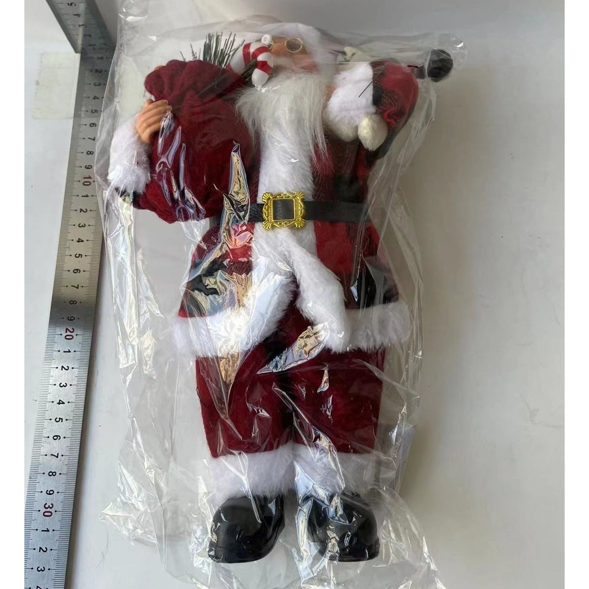 Figurină Decorativă Moș Crăciun cu Ursuleț de Pluș, Ornament Tradițional de Sărbători, Interior și Exterior, Plastic și Textil, 30 x 17 x 10 cm, Roșu și Alb