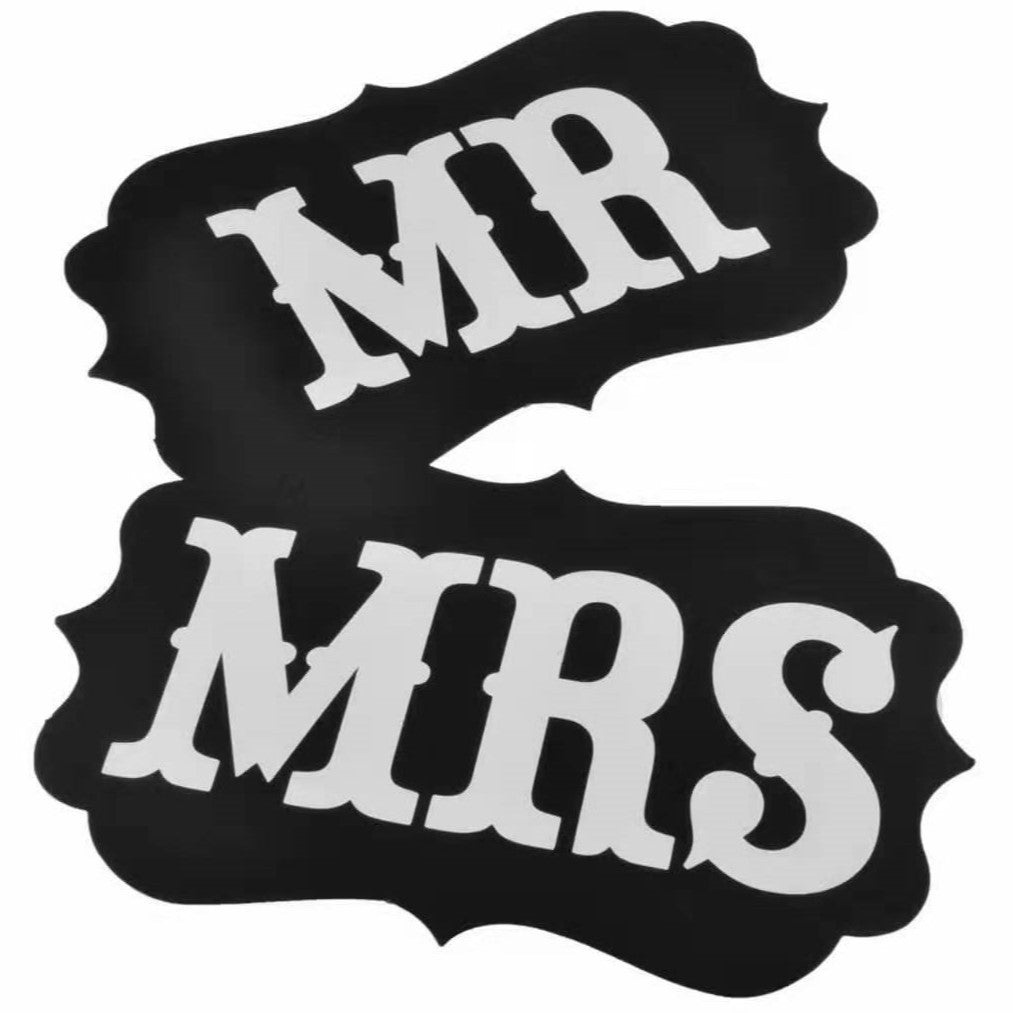 Set 2 Bannere Decorative Nunta, Pancarde Mesaj Mr si Mrs, Accesorii Foto cu Agatatoare Incluse, Carton, Negru