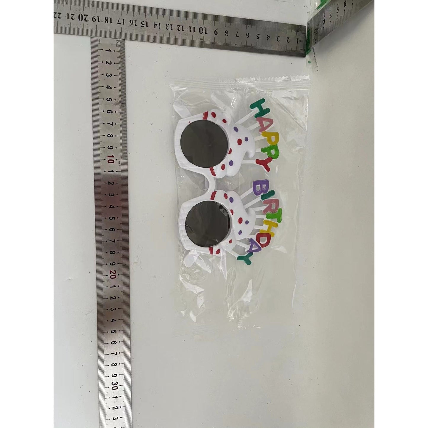 Ochelari Happy Birthday, Accesorii Petrecere Aniversara cu Protectie UV, Design Prajitura, Plastic, 18.5x11.5 cm, Alb
