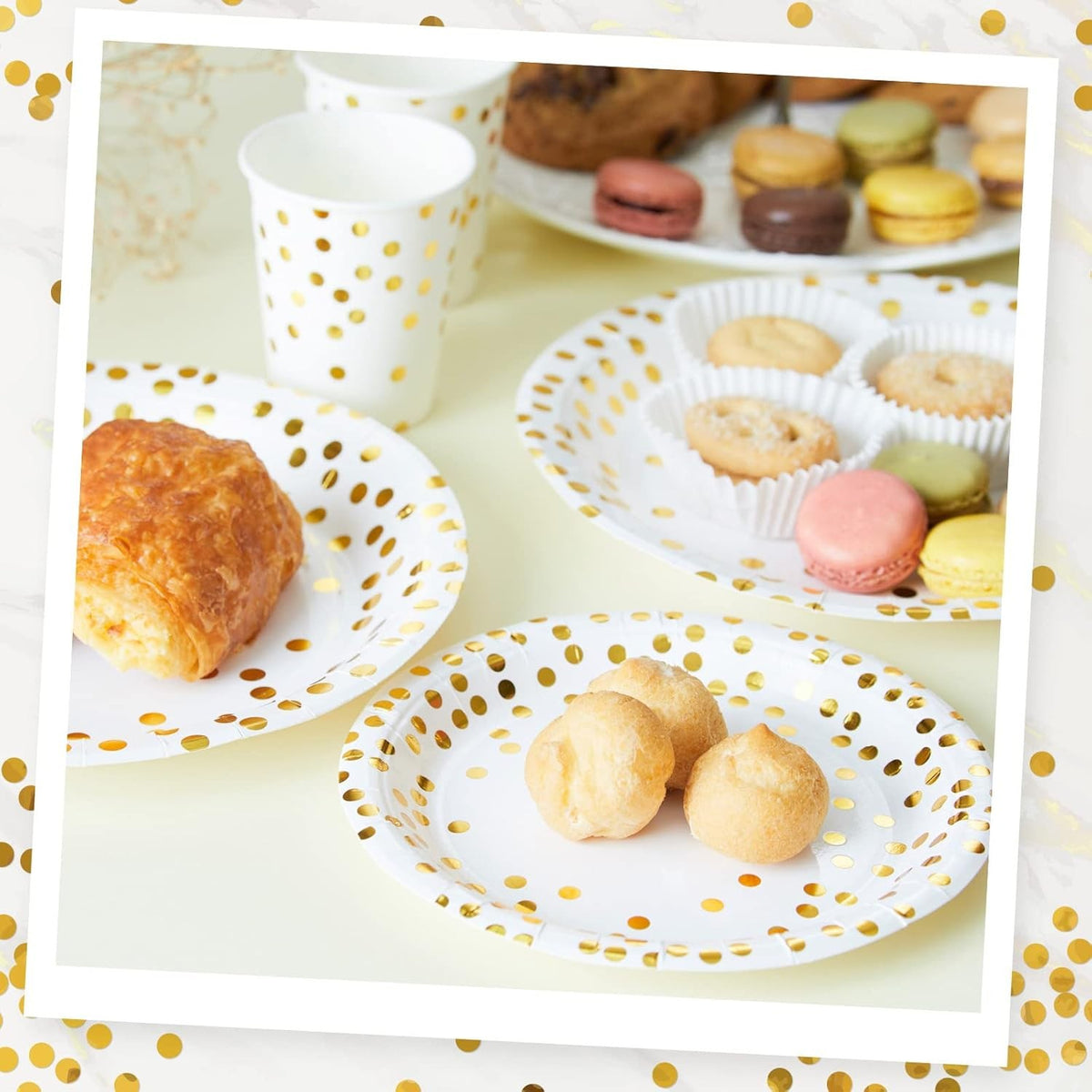 Set 10 Farfurii de Unica Folosinta pentru Petreceri, Imprimeu Elegant cu Buline, Carton Rezistent, Diametru 23 cm, Alb/Auriu
