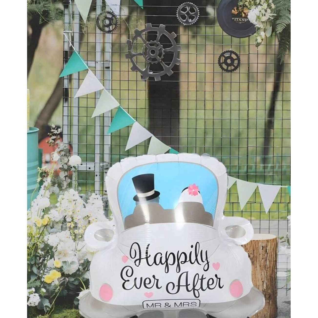 Balon din Folie Metalizata, Figurina Masina Nunta Happily Ever After, Decoratiune Evenimente, Umflare Aer sau Heliu, Pai Inclus, 60 x 63 cm, Alb