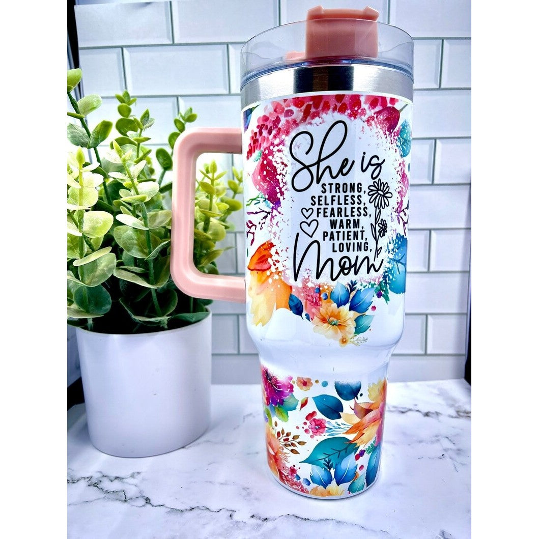 Cana Termos cu Maner si Izolatie Termica, Pahar Reutilizabil pentru Cafea si Ceai, Inox si Plastic, Imprimeu Floral cu Mesaj Mama, Alb, 1200 ml, 10x7.6x27.5 cm