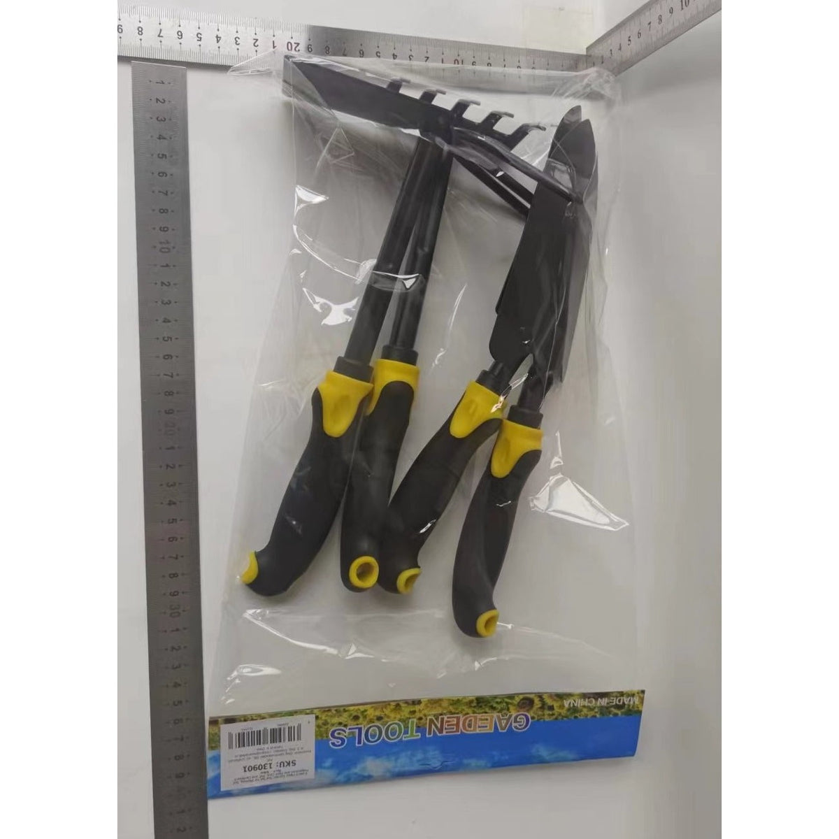 Set 4 Unelte Gradina Pentru Plantare Si Ingrijire, Grebla, Sapaliga Dubla Si 2 Lopeti, Otel Carbon Si PVC, 43 x 11 cm, Negru/Galben