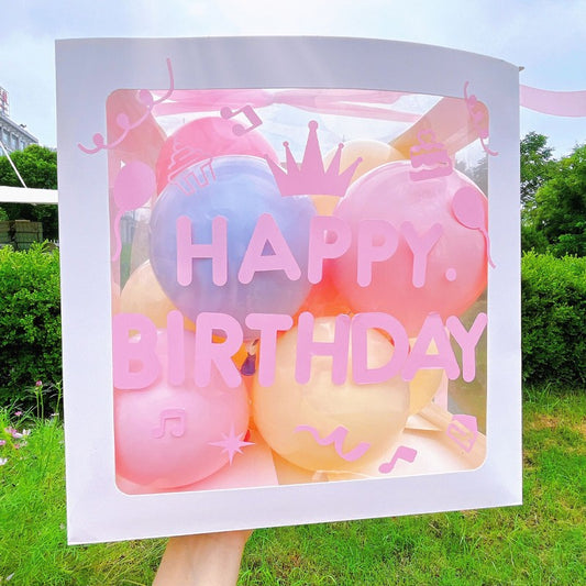 Cutie pentru Baloane Tematica Happy Birthday, Decoratiune Aniversare cu Ferestre Transparente, Carton si Plastic, Include Baloane Multicolore si Panglica, Alb, 30x30 cm