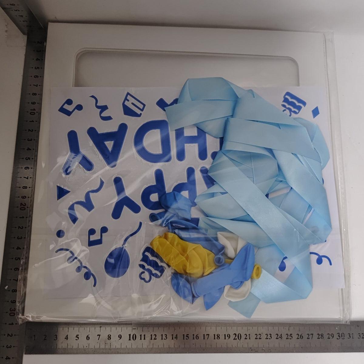 Cutie Pentru Baloane Happy Birthday, Decoratiuni Petrecere Aniversara, Pereti Transparenti si Contur Alb, Include Baloane si Panglica, Albastru/Galben/Alb, 30x30 cm