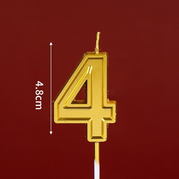 Lumanare pentru Tort Cifra 4, Design Elegant cu Finisaj Stralucitor, Ideala pentru Aniversari si Petreceri Tematice, Ceara, 4.8 cm, Aurie