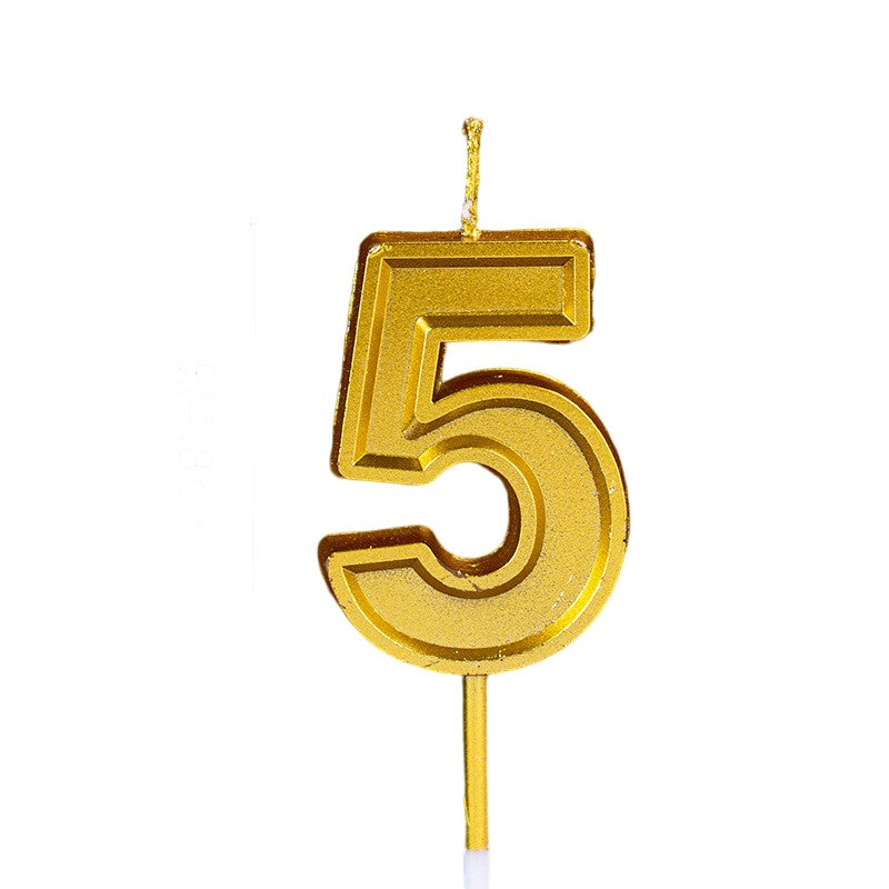 Lumanare pentru Tort Cifra 5, Design Elegant cu Finisaj Stralucitor, Accesoriu Petrecere Aniversara, Material Calitate Superioara, Culoare Aurie, 4.8 cm
