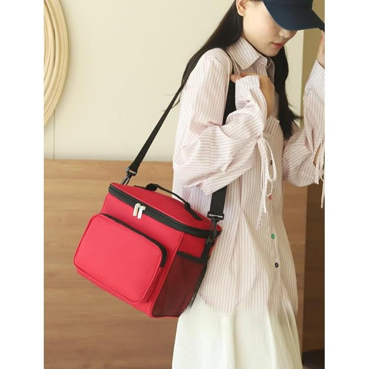 Geanta pentru Pranz Termoizolanta, Compartimentata si Impermeabila, Geanta Messenger cu 2 Tipuri de Manere pentru Birou sau Picnic, Material Textil, 26x24x17 cm, Rosu
