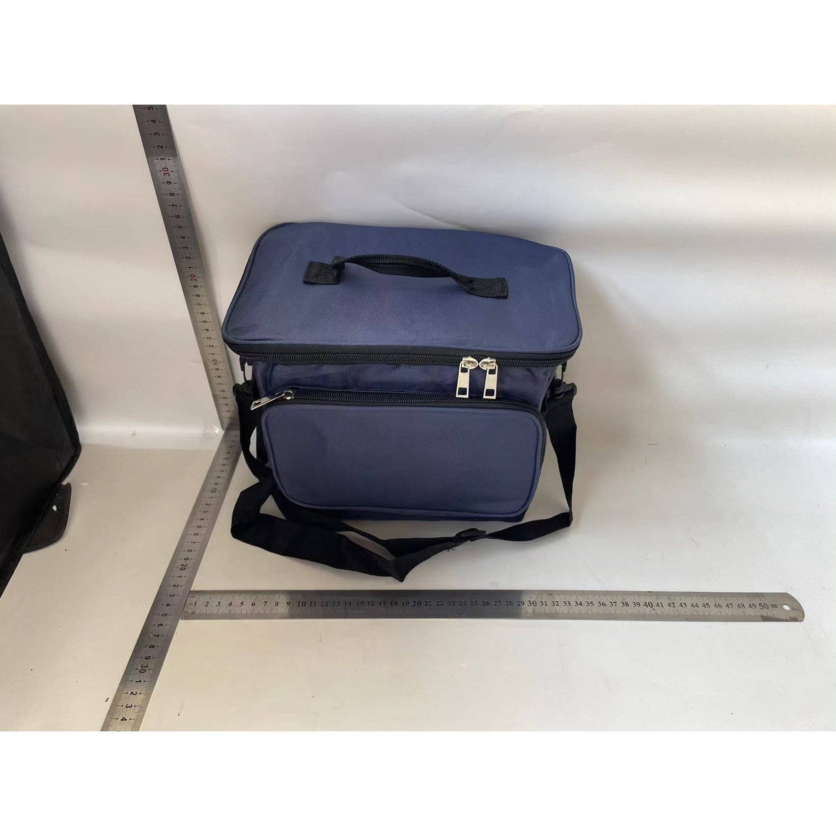 Geanta pentru Pranz Termoizolanta, Model Multifunctional cu Compartimente, Material Impermeabil, Curea de Umar Reglabila si Manere, 26x24x17 cm, Albastru Navy