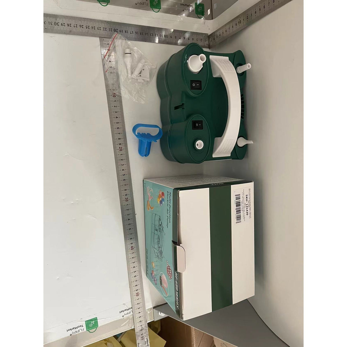 Pompă Electrică de Umflat Baloane, Compresor cu Două Orificii de Umflare și Accesorii, Putere 600W, Alimentare 220V, Verde