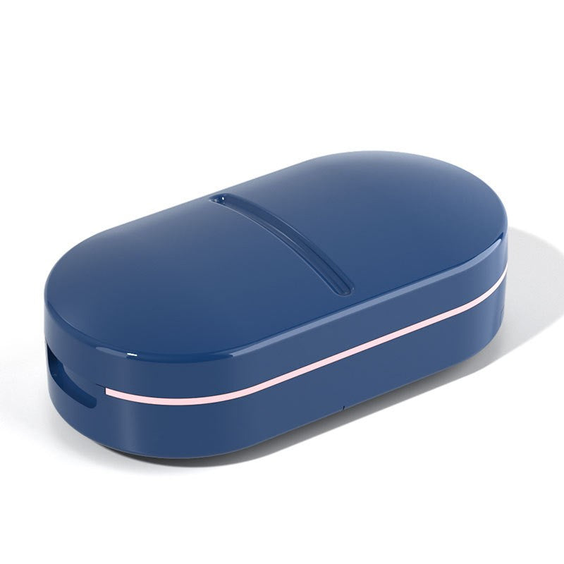 Organizator Medicamente 3-in-1, Dispozitiv pentru Taiere si Sfaramare Pastile, Compartiment Depozitare, Perie Curatare Inclusa, Portabil, 8.5x4.5x2.5 cm, Albastru