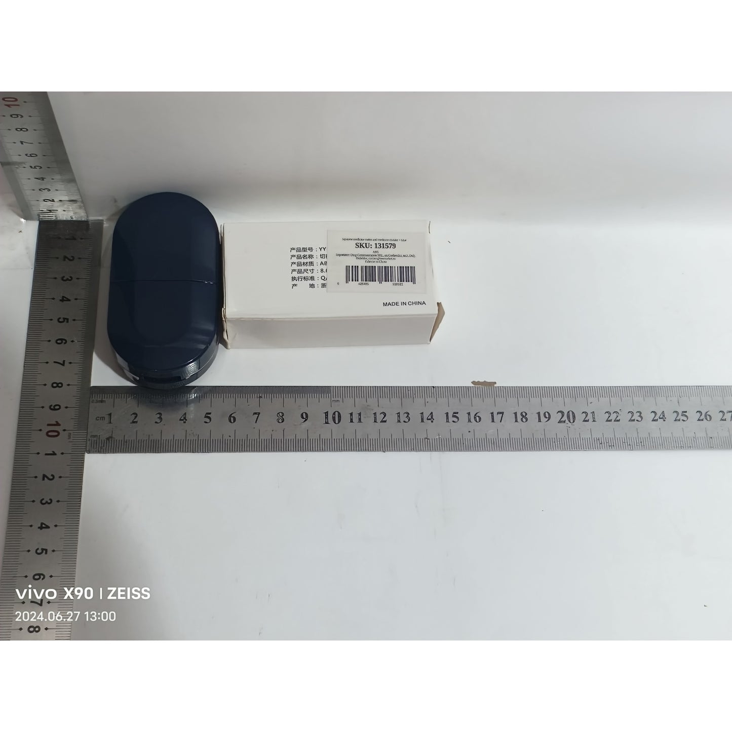 Organizator Medicamente 3-in-1, Dispozitiv pentru Taiere si Sfaramare Pastile, Compartiment Depozitare, Perie Curatare Inclusa, Portabil, 8.5x4.5x2.5 cm, Albastru