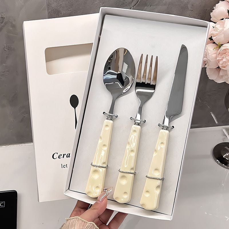 Set Tacamuri pentru Copii, Lingura Furculita si Cutit, Stil Italian cu Maner Forma Cascaval, Otel Inoxidabil si Plastic, 23 cm, 3 Piese, Auriu
