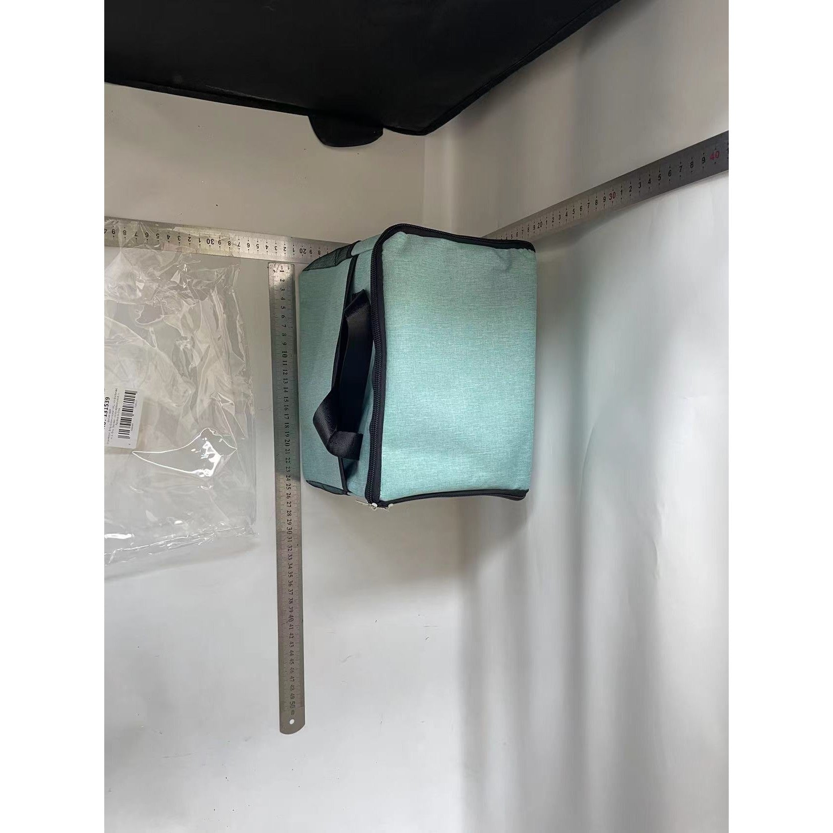 Geanta Termica pentru Pranz, Izolata si Impermeabila cu Buzunare Telefon si Tacamuri, Material Textil Rezistent, 24 x 18 x 21 cm, Verde