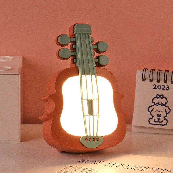 Lampă de Veghe LED cu Protecție pentru Ochi, Model Violină, Senzor de Întuneric și Lumină Caldă, Încărcare USB, Material ABS, 14.3x5x9.9 cm, Verde/Roșu