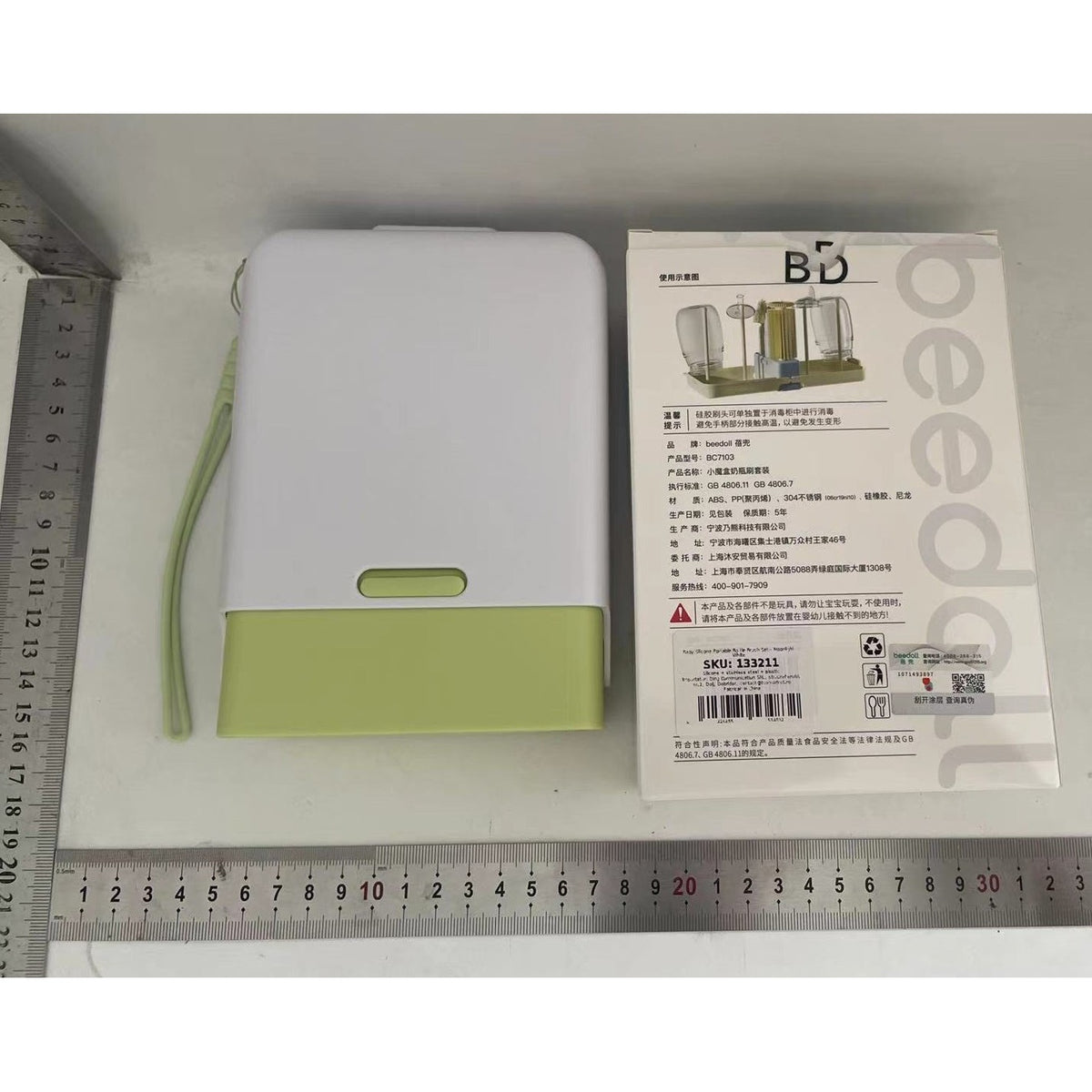 Set Curatare Biberoane si Accesorii, Kit Portabil 7 Piese cu Peri din Silicon si Suport Uscare, pentru Tetine, Suzete sau Paie, Cutie Depozitare Inclusa, Model Panda, Verde, 16.8 x 12 x 5 cm