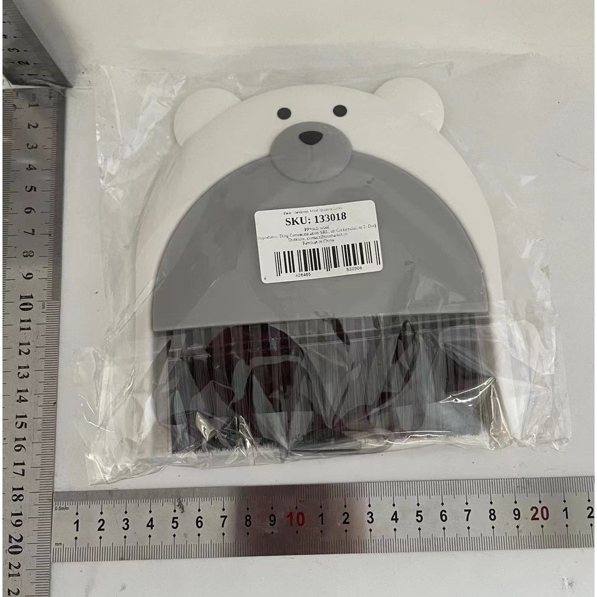 Set Mini Mătură și Făraș pentru Birou și Tastatură, Design Model Ursulet, Material PP și Plastic Moale, 23.5 x 18 cm, Gri
