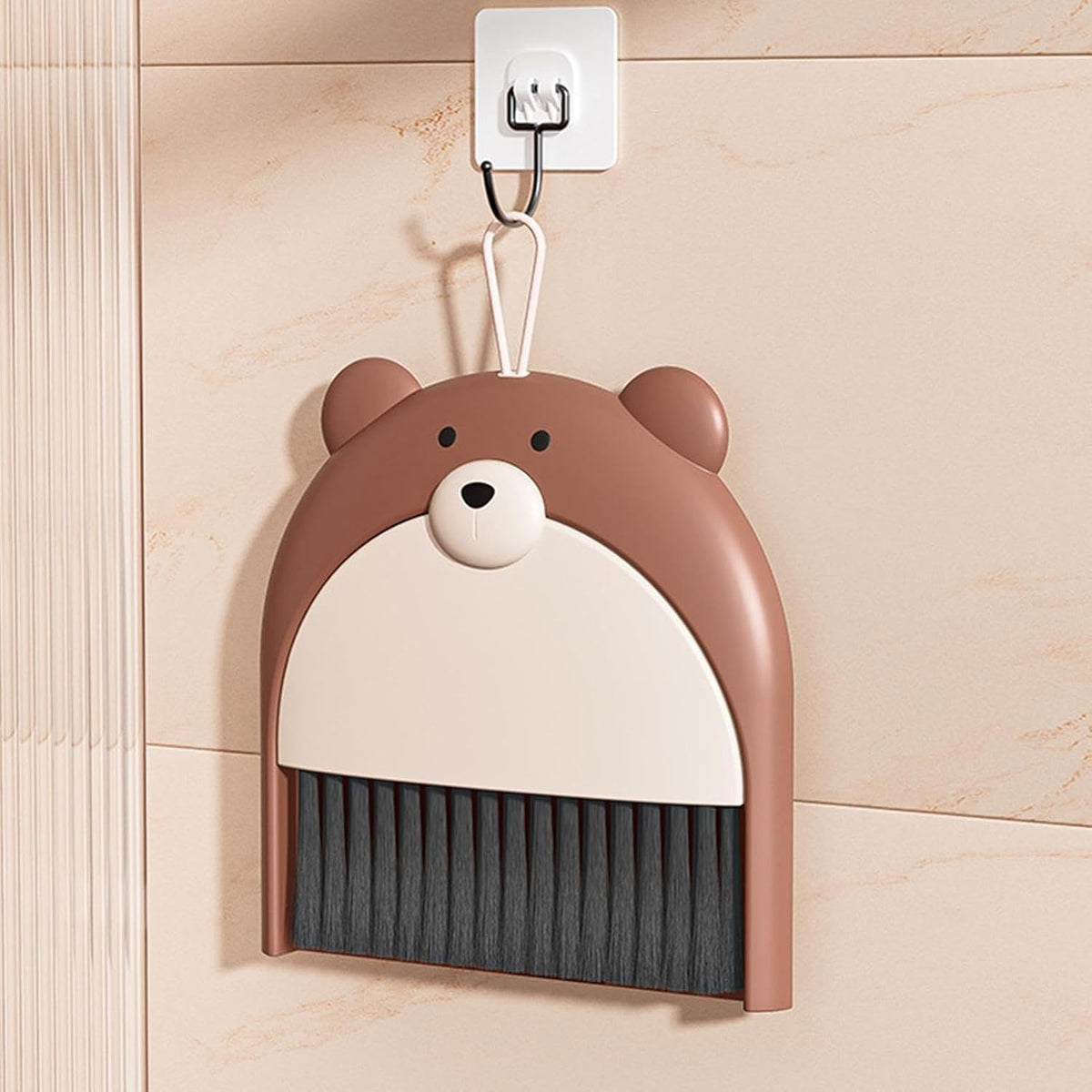 Set Mini Matura si Faras pentru Birou, Design Ursulet cu Snur de Agatare, Perie Fina 2 in 1, Material PP, 23.5 x 18 cm, Maro