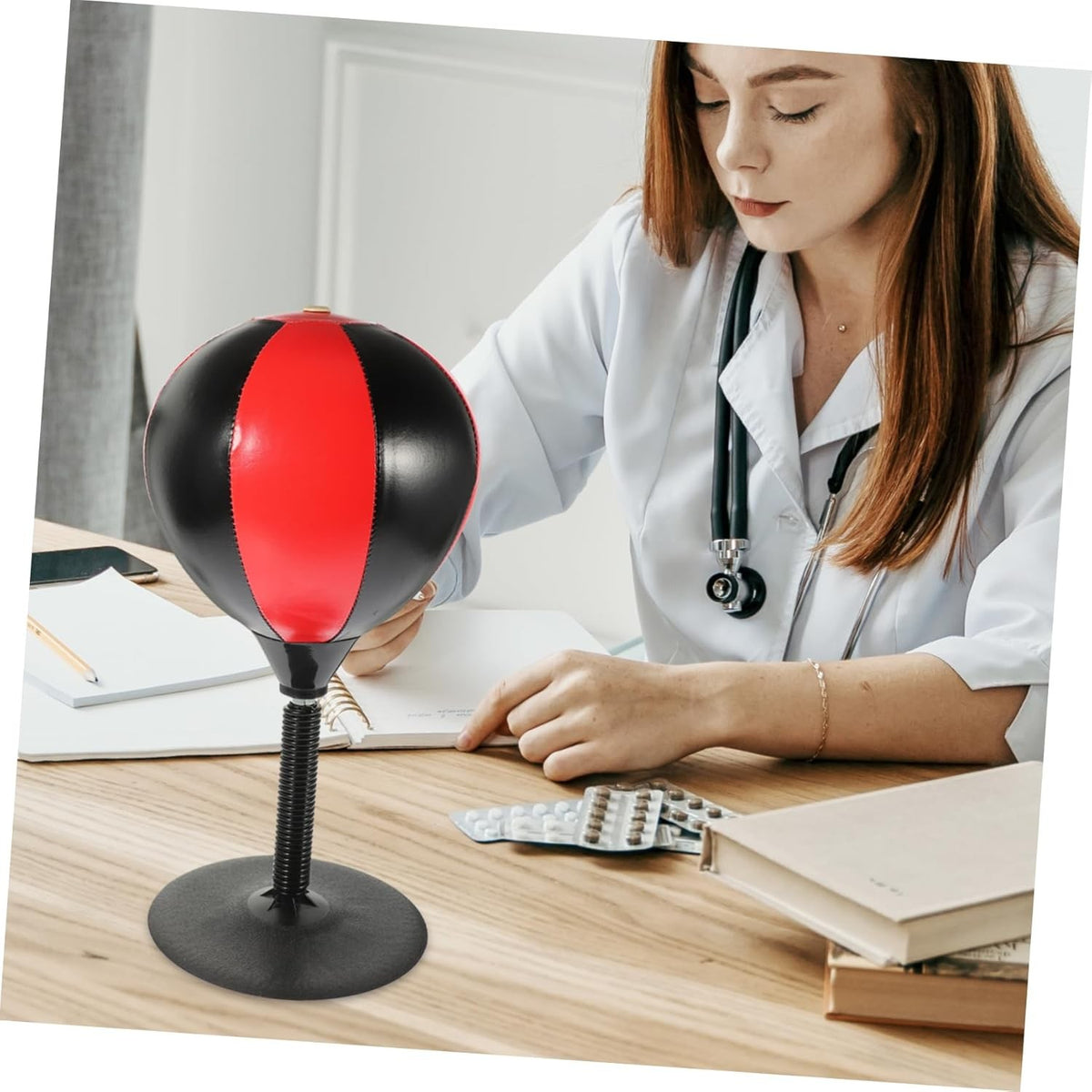 Jucarie Interactiva de Box pentru Copii, Sfera Gonflabila cu Suport de Masa si Arc Flexibil, Plastic Rezistent, Dezvoltare Coordonare, +3 Ani, 10.5 x 20 x 23.5 cm, Rosu/Negru