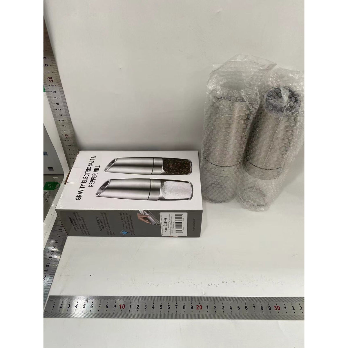 Set Râșnițe Electrice pentru Sare și Piper, Mecanism Măcinare Ajustabil, Funcționare pe Baterii cu Iluminare LED, Design Ergonomic din ABS și Acril, 20x6.5 cm, Argintiu/Transparent, 2 Bucăți