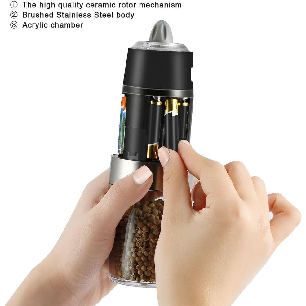Set Râșnițe Electrice pentru Sare și Piper, Mecanism Măcinare Ajustabil, Funcționare pe Baterii cu Iluminare LED, Design Ergonomic din ABS și Acril, 20x6.5 cm, Argintiu/Transparent, 2 Bucăți