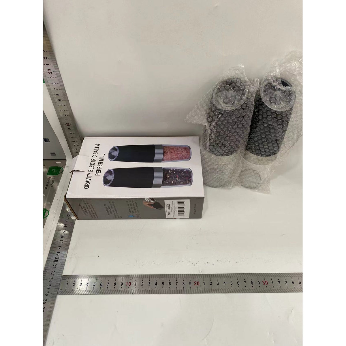Set 2 Rasnite Electrice pentru Sare si Piper, Macinare Ajustabila si Lumina LED, Functionare pe Baterii, ABS si Recipient Transparent, 20x6.5 cm, Negru/Transparent