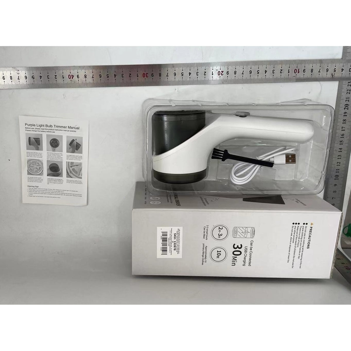 Aparat Electric de Curatat Scame si Par Haine, 6 Lame Inoxidabile, 3 Trepte de Viteza, Incarcare USB, Functie Iluminare, ABS, 20.5 x 8.8 x 7 cm, Alb