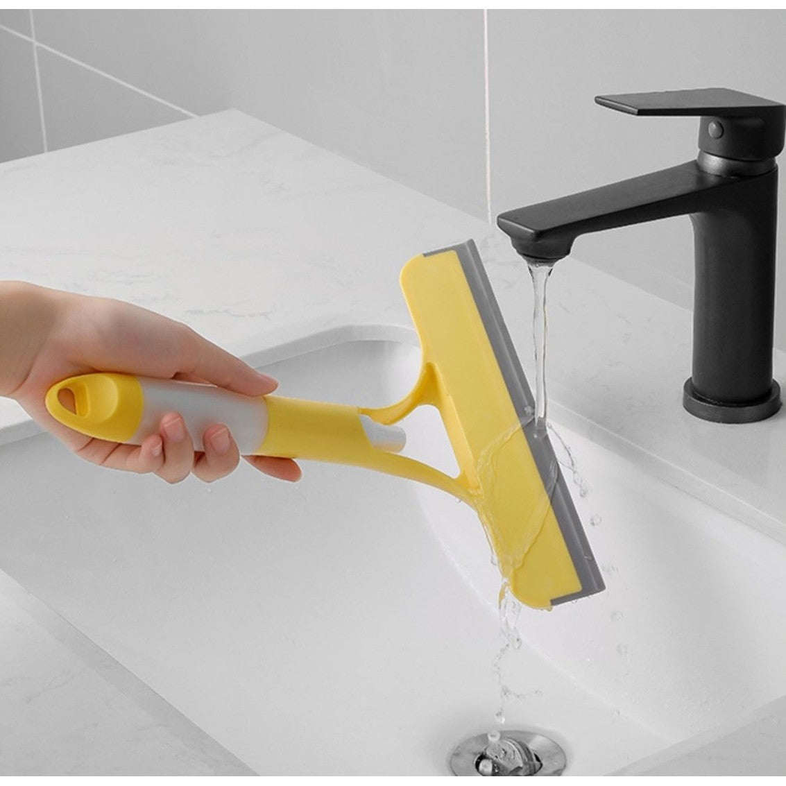 Racleta Curatare Geamuri 3 in 1, Pulverizator Spray Integrat cu Burete si Silicon, Multifunctionala pentru Casa si Auto, Plastic PP si TPR, 21.5 x 25.7 cm, Galben