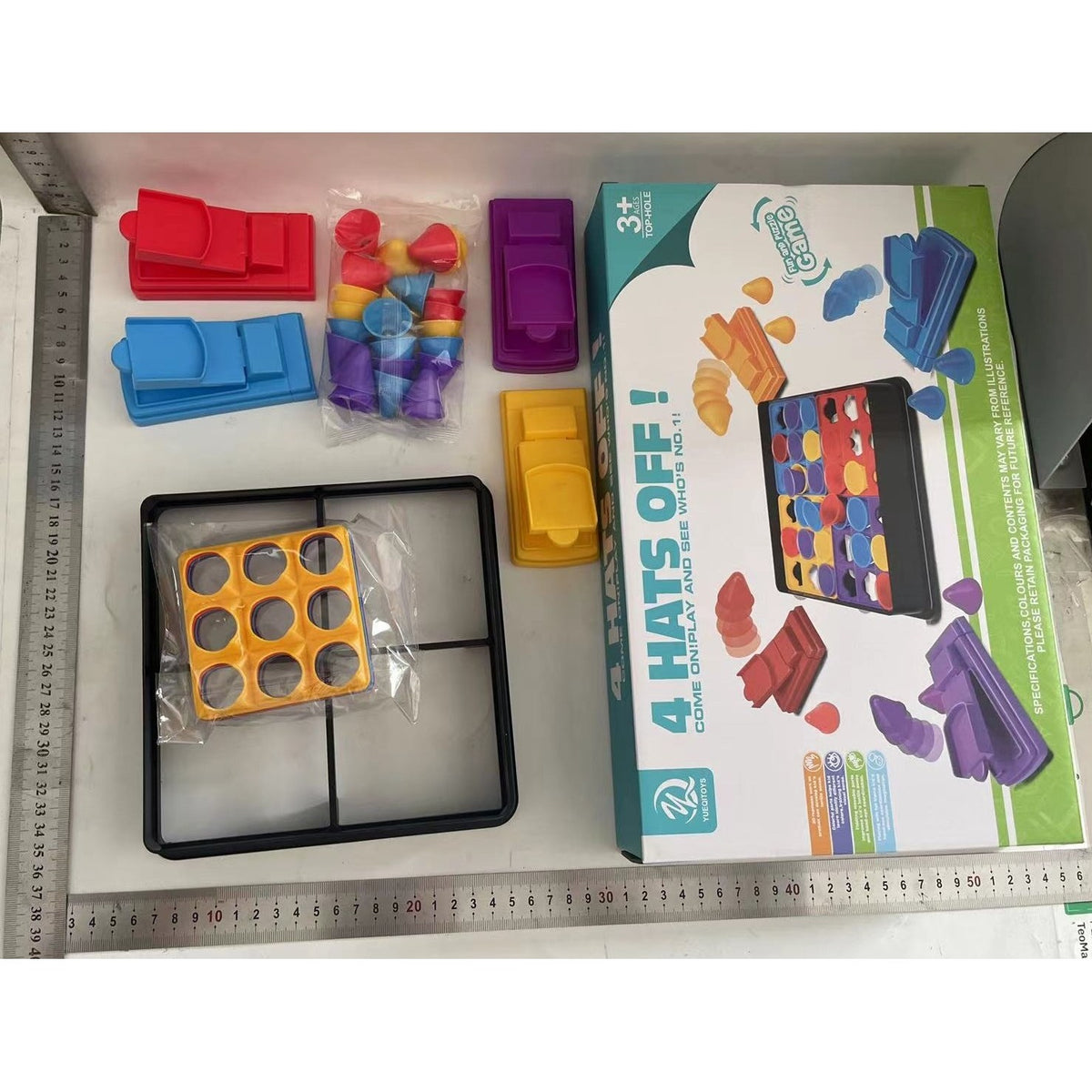 Joc Interactiv 4 Hats Off pentru Copii, Joc de Îndemânare cu Lansatoare și Figurine Pălării, Plastic, 2-4 Jucători, +3 Ani, Multicolor