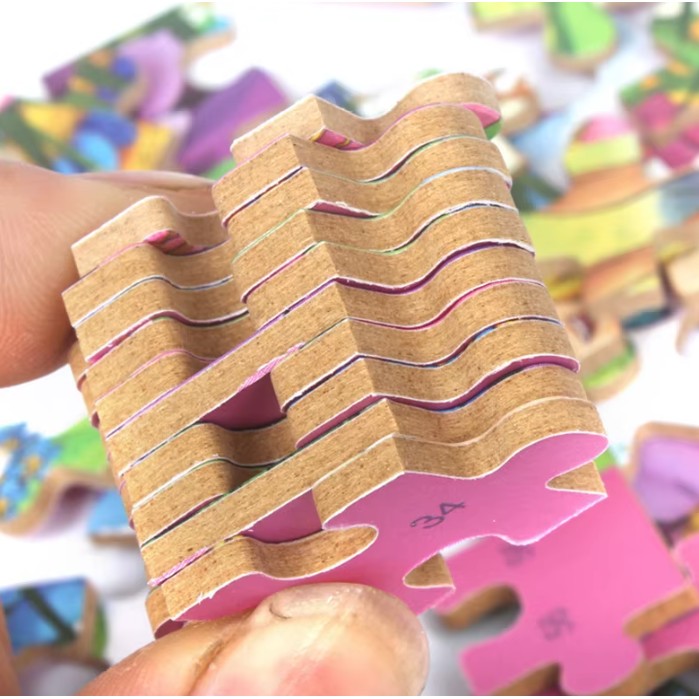 Puzzle Educativ din Lemn, Model Cei Trei Purcelusi, 60 Piese, Dezvoltare Abilitati Cognitive si Motorii, Cutie Metalica pentru Depozitare, 22.5x13.5 cm, Multicolor
