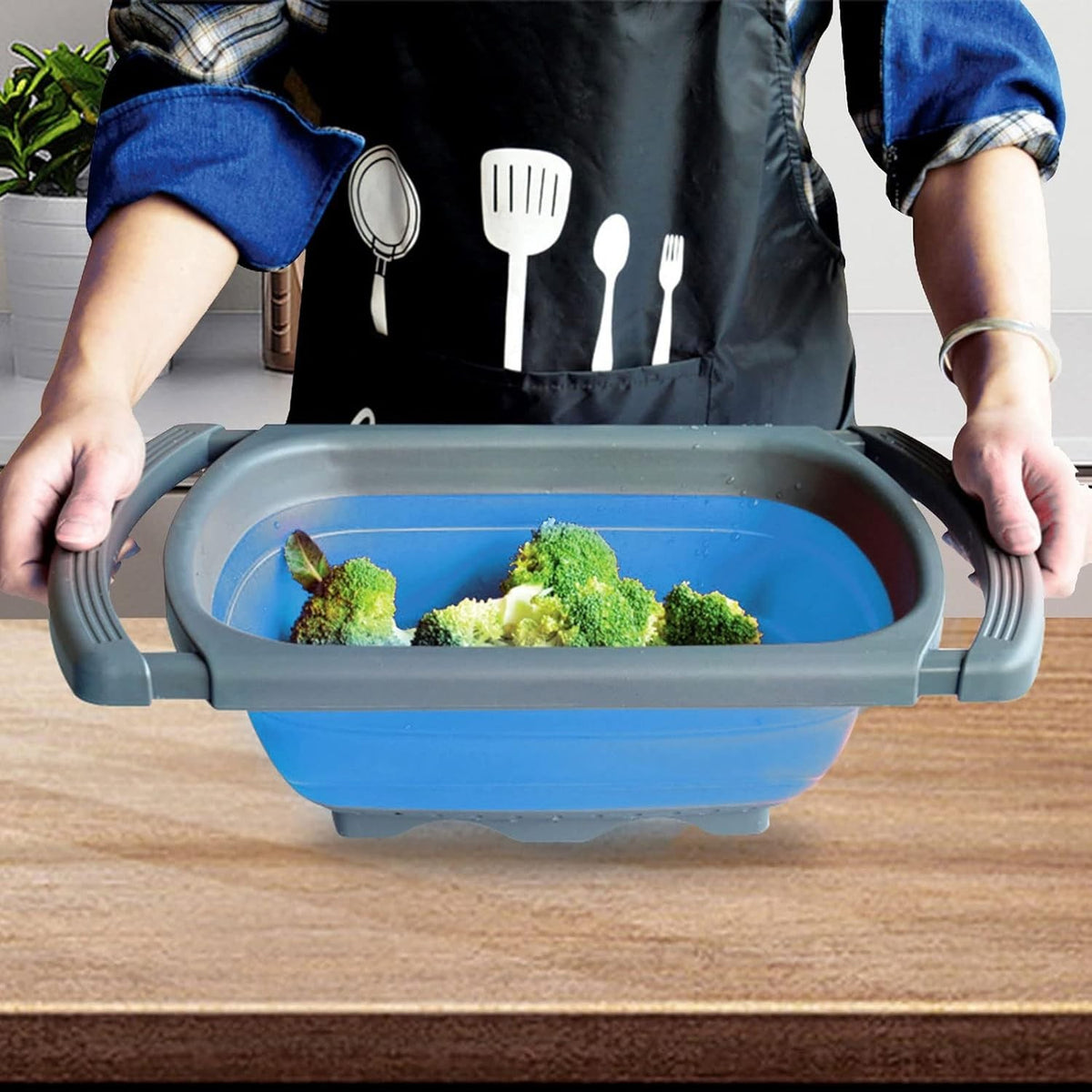 Cos de Scurgere Retractabil pentru Chiuveta, Filtru pentru Fructe si Legume, Design Extensibil 39-61 cm, Plastic Rezistent cu Manere, Albastru
