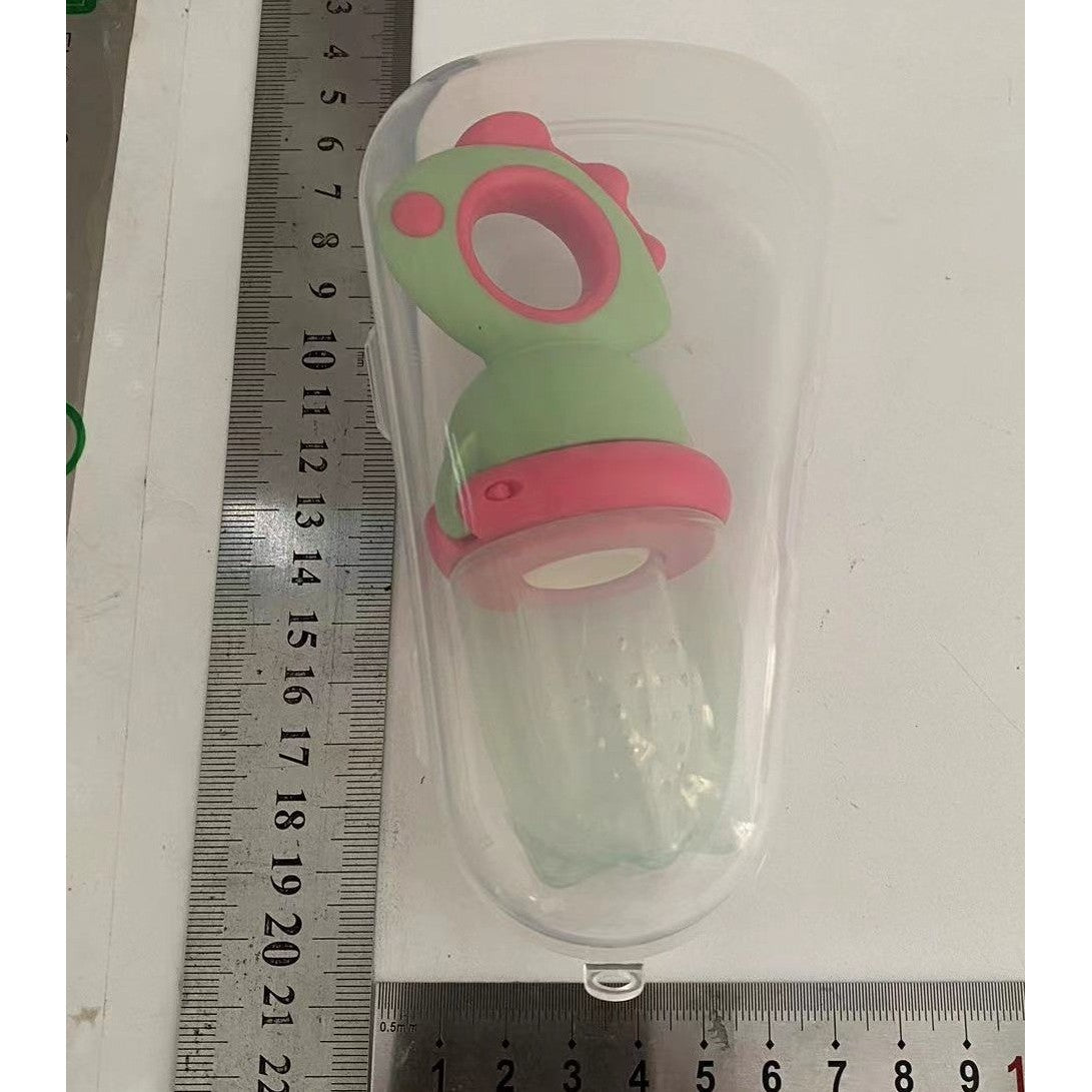 Suzeta Pentru Fructe Si Legume, Dispozitiv Hranire Bebelusi Cu Maner Ergonomic, Silicon Alimentar Fara BPA, 4 Luni+, Gauri Tetina 2 mm, 12.4 x 5.1 cm, Verde/Fucsia