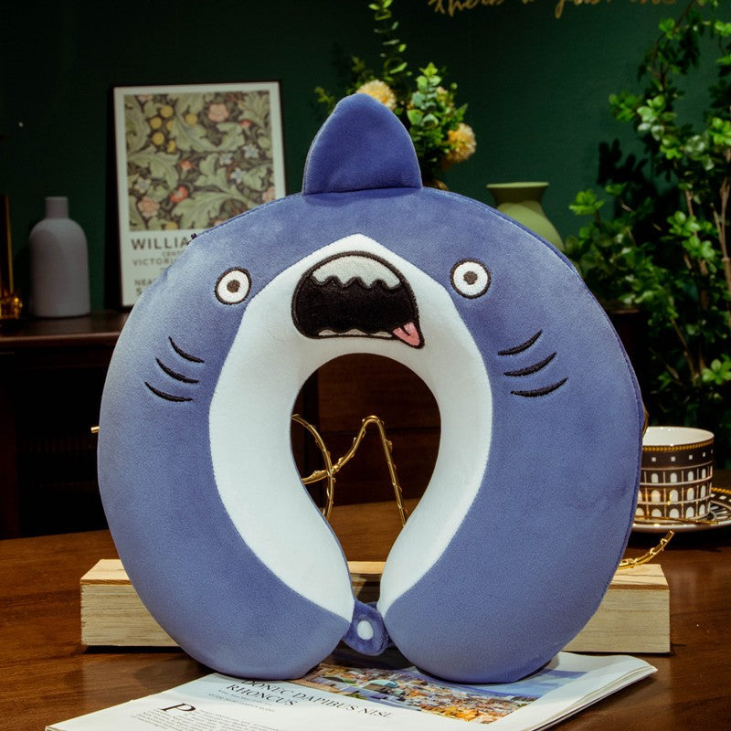 Pernă de Călătorie Ergonomică în Formă de U, Spumă cu Memorie pentru Gat și Cap, Husă Catifea Detașabilă, Sistem Prindere Capse, Model Rechin, 30x30 cm, Albastru