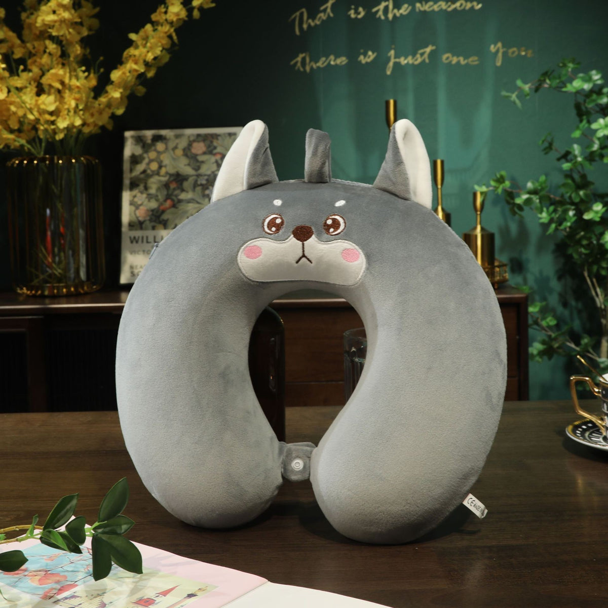 Perna de Calatorie in Forma de U pentru Gat si Cap, Spuma cu Memorie Premium, Design Ergonomic, Husa Detasabila din Catifea, Sistem de Prindere cu Capse, 30x30 cm, Model Husky, Gri