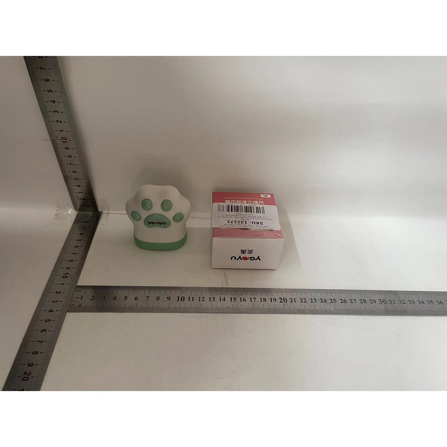 Ruleta Mini Portabila pentru Copii, Metru Croitorie Flexibil, Model Labuta de Pisica cu Prindere, Plastic, 5.5 x 6.5 cm, Banda 1.5 m, Verde