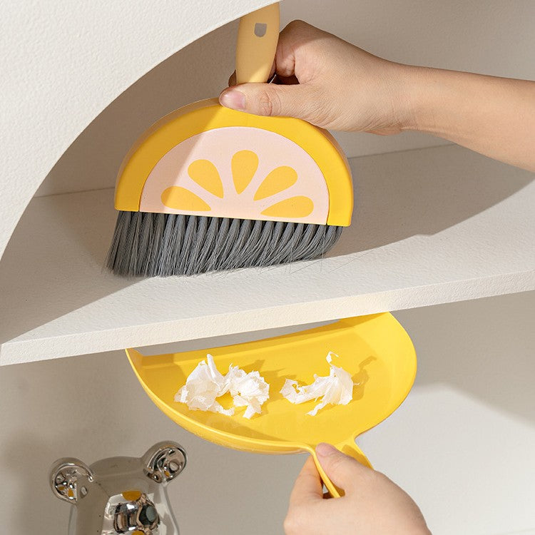 Little Cleaner, Set Mini Matura si Faras pentru Birou si Bucatarie, Design Lamaie, Plastic, 23 x 18 cm, Galben-Portocaliu