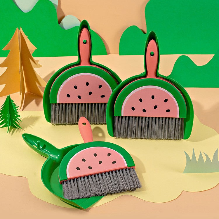 Little Cleaner Set Mini Matura si Faras pentru Birou si Bucatarie, Design Fructe Pepene Verde, Plastic, 23 x 18 cm, Roz-Verde