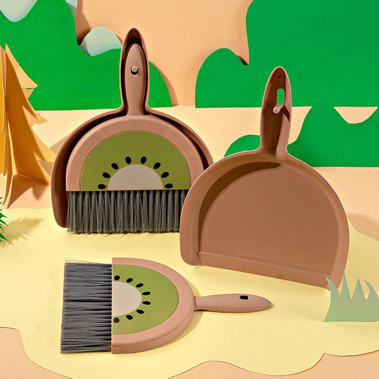 Little Cleaner Set Mini Matura si Faras, Model Fruct Kiwi, pentru Birou, Bucatarie sau Masa, Material Plastic, 23 x 18 cm, Maro-Verde